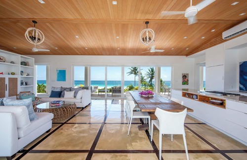 Savannah Sound House | Contemporary Beachfront Escape with Private Pool on Windermere's World-Famous Pink Sand Beach