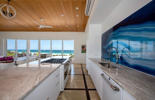 Savannah Sound House | Contemporary Beachfront Escape with Private Pool on Windermere's World-Famous Pink Sand Beach