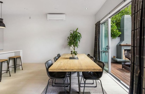Browns Bay House | Contemporary Browns Bay Haven with Fabulous Patio