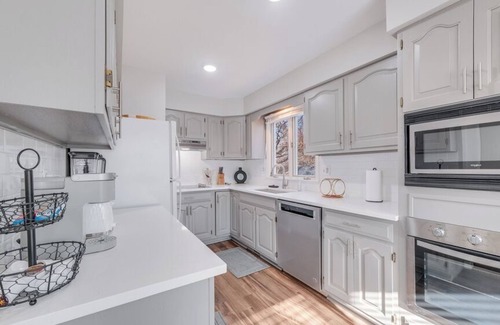 Champaign House | Contemporary Bungalow in Champaign Near Bakery