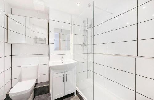 Camden Town with Primrose Hill Apartment | Contemporary Camden Apartment P2