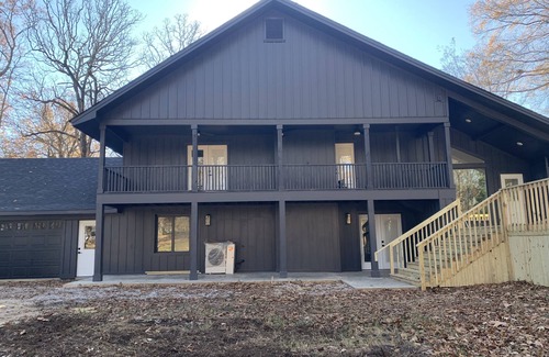Belden House | Contemporary Charm near Elvis Presley’s Birthplace - Sleeps 12