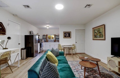 North San Antonio - SAT House | Contemporary Charm in San Antonio Oasis