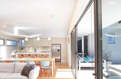 Clovelly House | CONTEMPORARY CHIC CLOVELLY HOME (IH) - 5 Bedroom 2 Lounge double-garage Family Home near Clovelly Beach