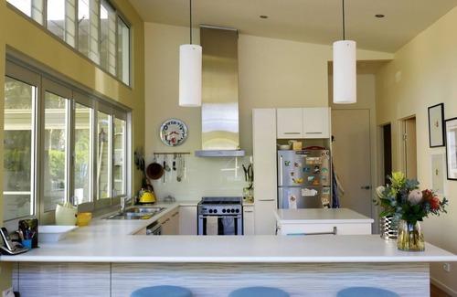 Arrawarra House | Contemporary chic-Ultra modern beach house, 2 mins stroll to beach, pet friendly