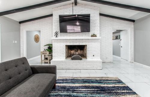 Bay Area House | Contemporary Coastal Oasis Awaits