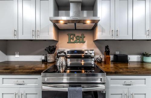 Bay Area House | Contemporary Coastal Oasis Awaits