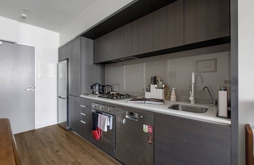 Carlton Apartment | Contemporary Comfort between Fitzroy and Carlton