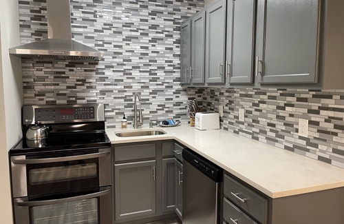 Gunter Afs Condo | Contemporary Condo