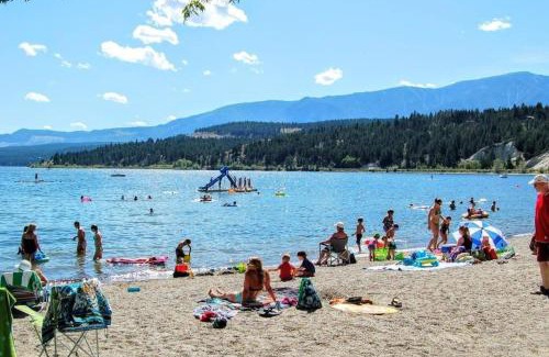East Kootenay Apartment | Contemporary, Cozy, Pool, Hot Tub, Lake Front