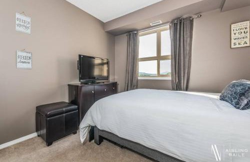 East Kootenay Apartment | Contemporary, Cozy, Pool, Hot Tub, Lake Front