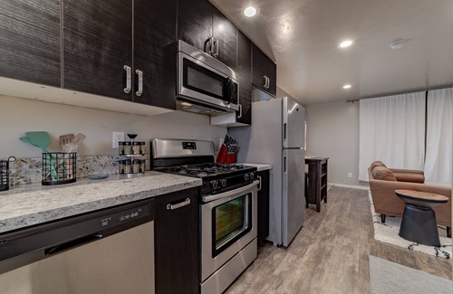 Eureka Apartment | Contemporary dog-friendly condo with fast WiFi - near ocean and parks