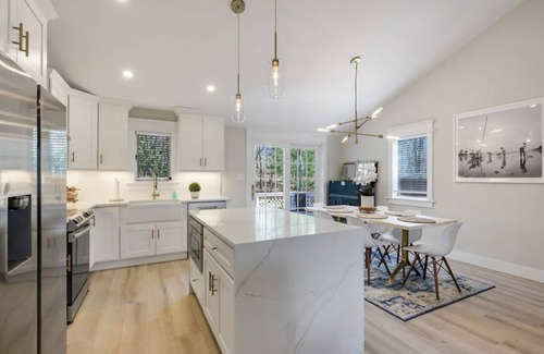 Northwest Harbor House | Contemporary East Hampton Getaway