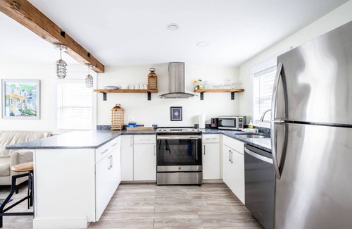 Kennebunk Apartment | Contemporary Elegance Meets Coastal decor