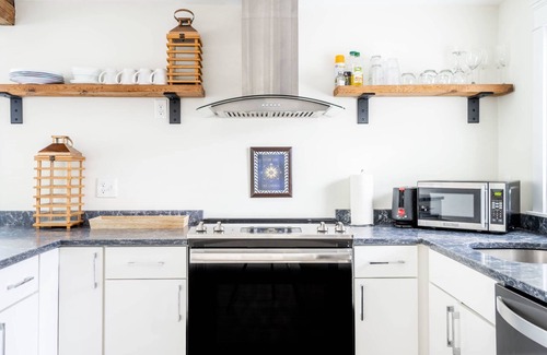 Kennebunk Apartment | Contemporary Elegance Meets Coastal decor