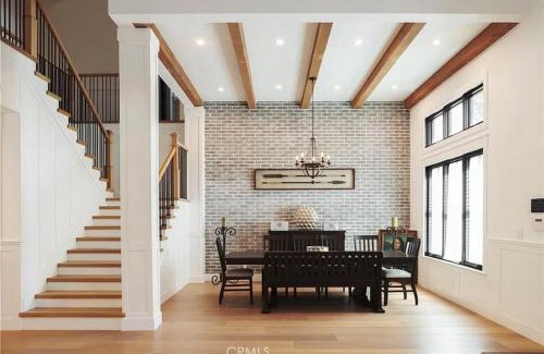 Tarzana House | Contemporary Elegance sleeps 16 pool hot tub