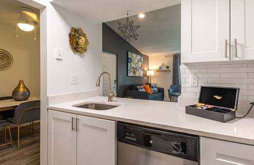 Survey Creek Apartment | ∰ Contemporary Extended stay ∰ King Bed ∰ Near Hospitals - Cantena