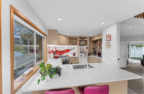 Greenlane - Ellerslie House | Contemporary Family Home with Garage & Courtyard