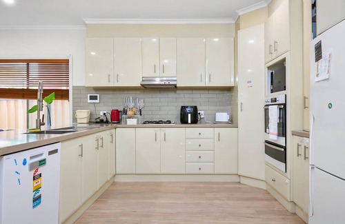 Newport Apartment | Contemporary Family Oasis in the Heart of Newport