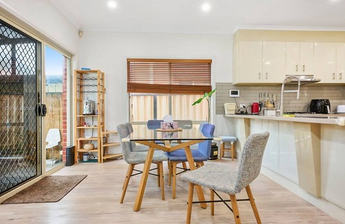 Newport Apartment | Contemporary Family Oasis in the Heart of Newport