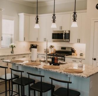 Lake Charles House | Contemporary Fast Wifi Comfortable