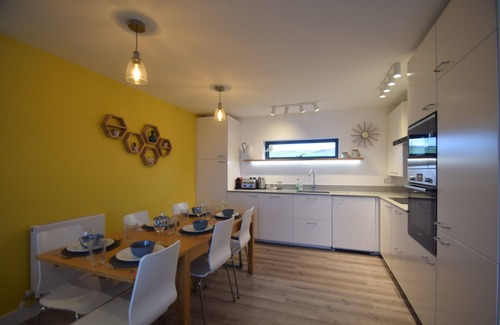 Mortehoe Apartment | Contemporary Flat with Stunning Sea Views