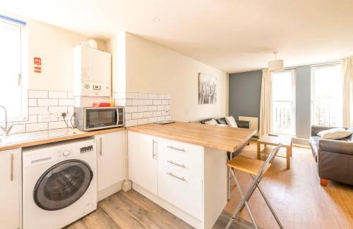 Cotham Apartment | Contemporary Hampton 3 by Prescott Apartments