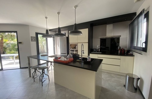 Puilboreau House | Contemporary haven of peace 4 kms from the Vieux Port