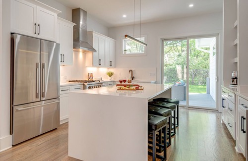 Hurwood Heights House | Contemporary Heights - Private Yard & Rooftop