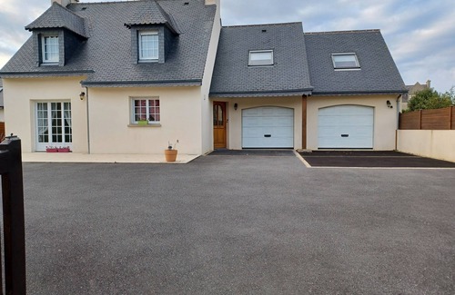 Plouneour-Trez House | Contemporary house on fully enclosed garden