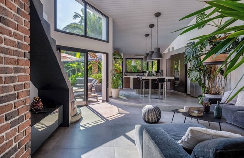 Lagord House | Contemporary house 180 M2 with swimming pool and jacuzzi tropical atmosphere