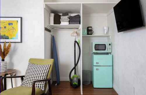 Westlake Apartment | Contemporary LA Studio - Close to DTLA!