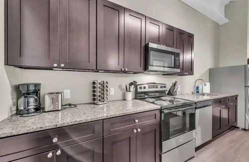 Waldron Apartment | Contemporary Loft Close to Airport Fast Wi-Fi