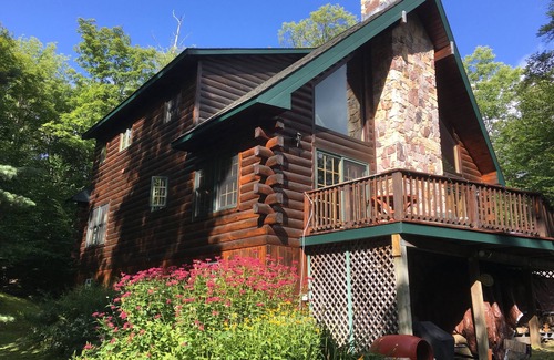 West Dover House | Contemporary Log Home