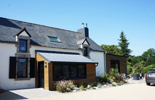 Kerroch House | Contemporary longère by the sea