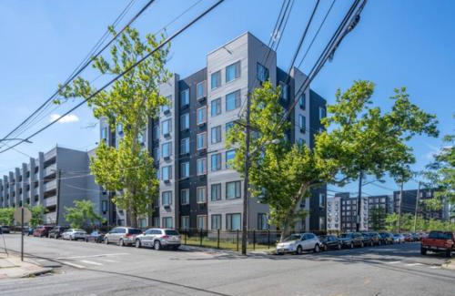 Elizabeth Apartment | Contemporary Luxury BR, EWR AIRPT, Nyc, Free Pkng, Prudential CNTR, American Dream Mall