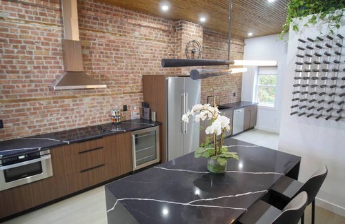 Cliffside Park Apartment | Contemporary Luxury Loft! Apt-20 Min to NYC