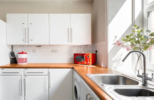Edinburgh Apartment | Contemporary Meets Traditional in this Scottish Apartment