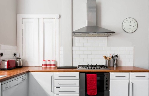 Edinburgh Apartment | Contemporary Meets Traditional in this Scottish Apartment