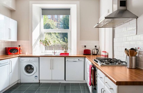 Edinburgh Apartment | Contemporary Meets Traditional in this Scottish Apartment