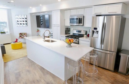 Le Droit Park Apartment | Contemporary Mid Century Apt in Shaw!