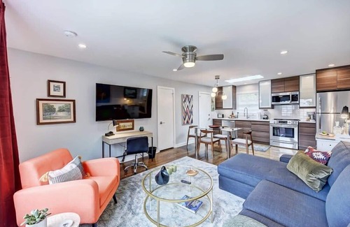 Charlotte Condo | Contemporary Myers Park 1BR King Condo | Queens Rd