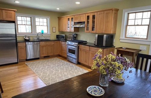 Shelter Island House | Contemporary near Wade's Beach - 10 min drive to Sunset Beach/Shelter Island Hts