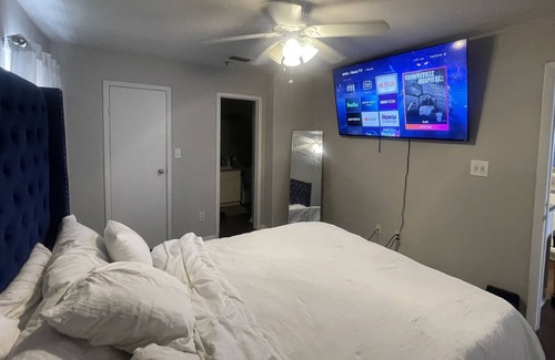 Buford Highway Apartment | Contemporary one bedroom suite