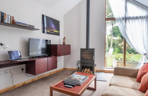 Glenmorangie Apartment | Contemporary One Bedroom Apartment Close To All Amenities In Conservation Area