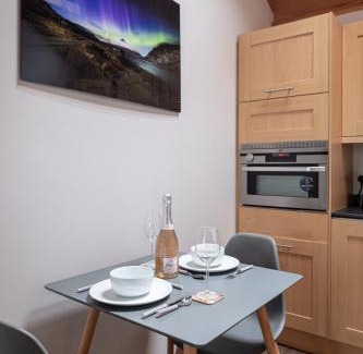 Glenmorangie Apartment | Contemporary One Bedroom Apartment Close To All Amenities In Conservation Area