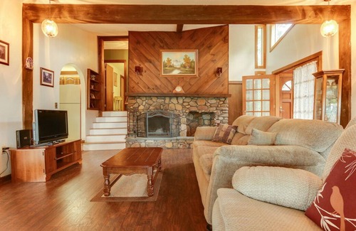 Lochmere House | Contemporary pet-friendly waterfront home on Silver Lake with lovely sunroom