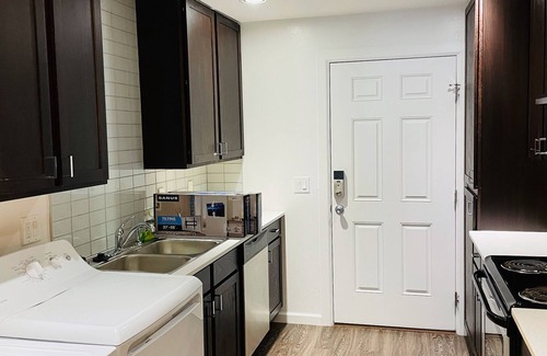 Central Oklahoma City Apartment | Contemporary Remodeled 6 Bed 4 Bath Apartment