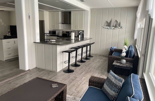 Venice Gardens House | Contemporary Remodeled, minutes from beach!