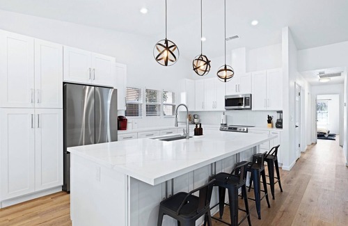 Fresno House | Contemporary Retreat for Professionals & Families